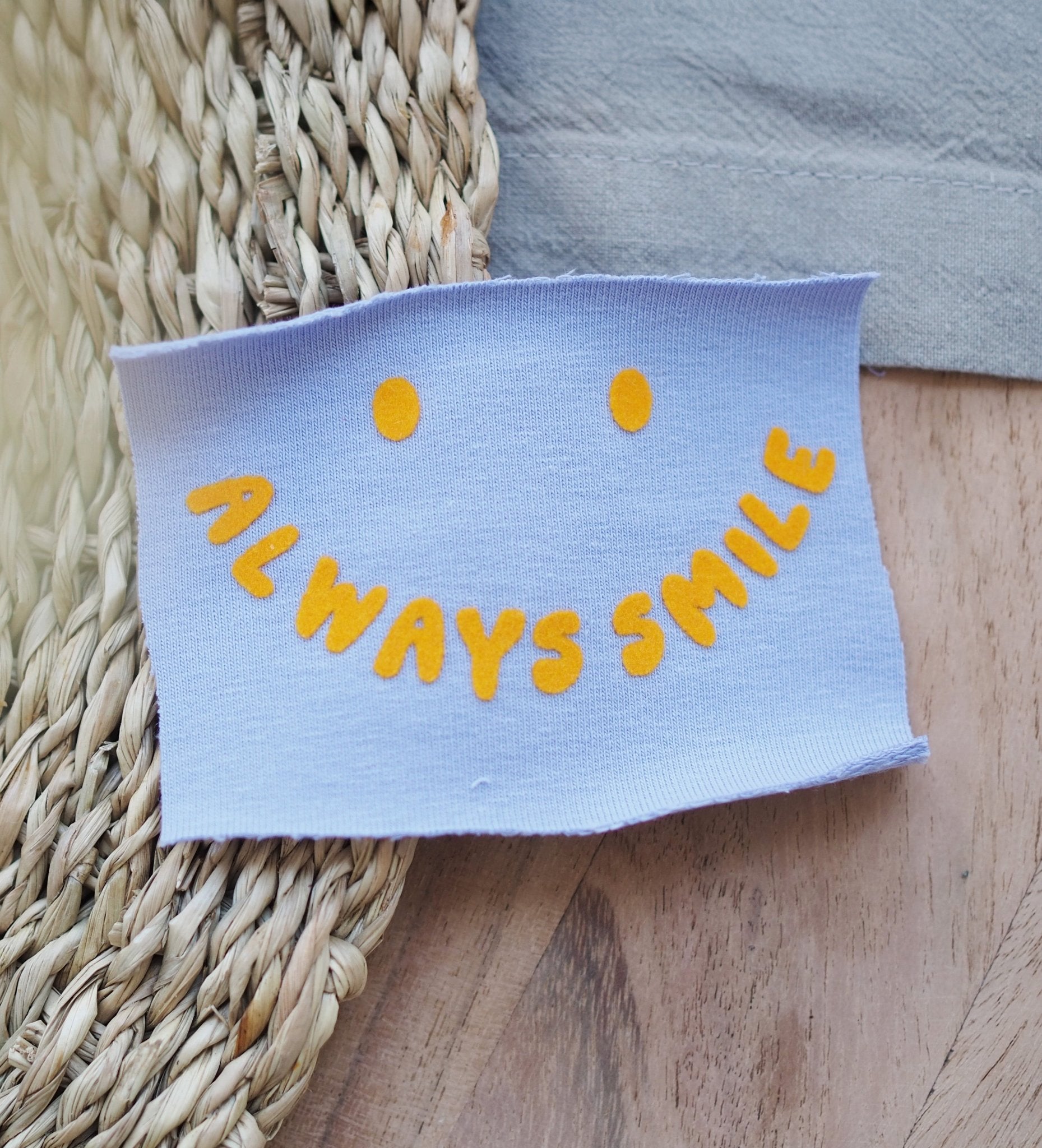 Flock - Patch - always smile *iron - on* - Paul & Clara