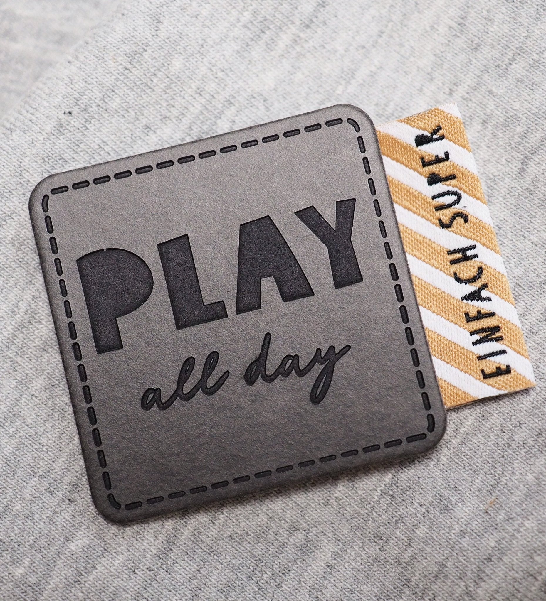 Kunstlederlabel - play all day *iron - on* - Paul & Clara