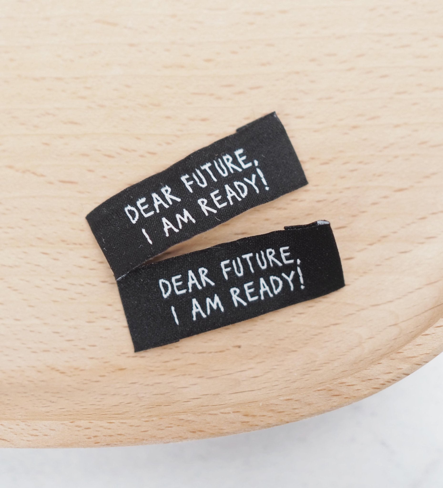 Weblabel *dear future, I am ready* schwarz - Paul & Clara