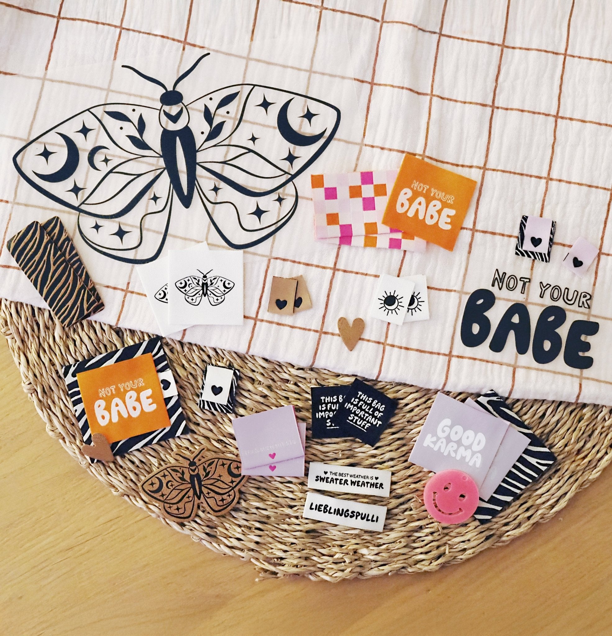 Weblabel *not your babe* orange - Paul & Clara