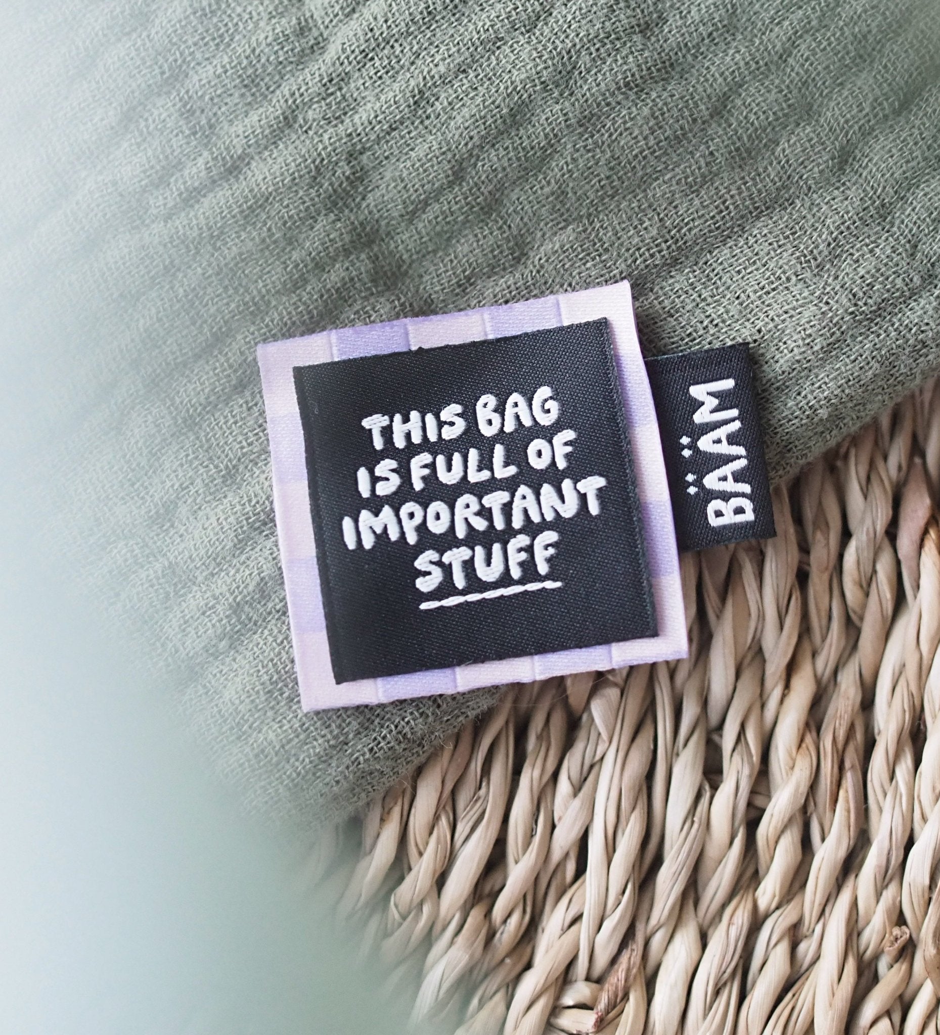 Weblabel *this bag is full of awesome stuff* - Paul & Clara