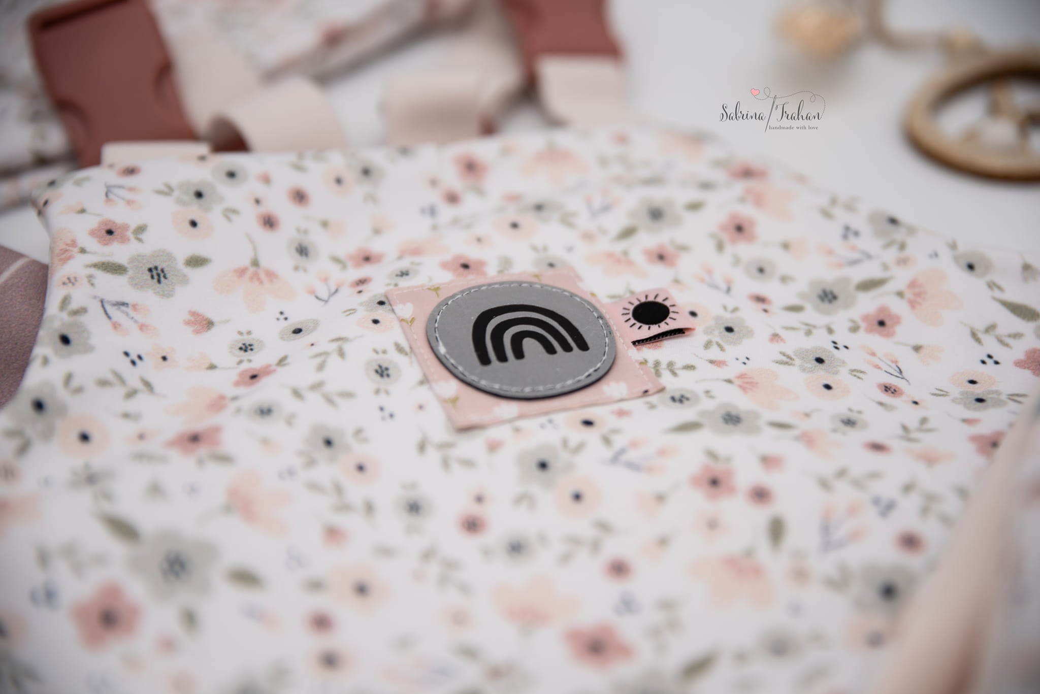 Ingo & Isabell - Allover Flowers *Softshell* - Paul & Clara
